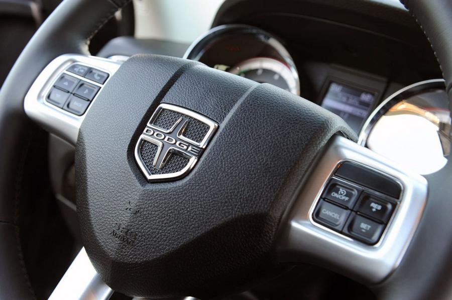  Dodge Durango R/T 2011 года  (фото 29 из 54)